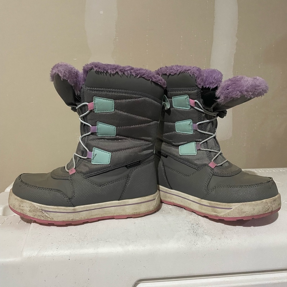 Size 3 3M girls winter boots